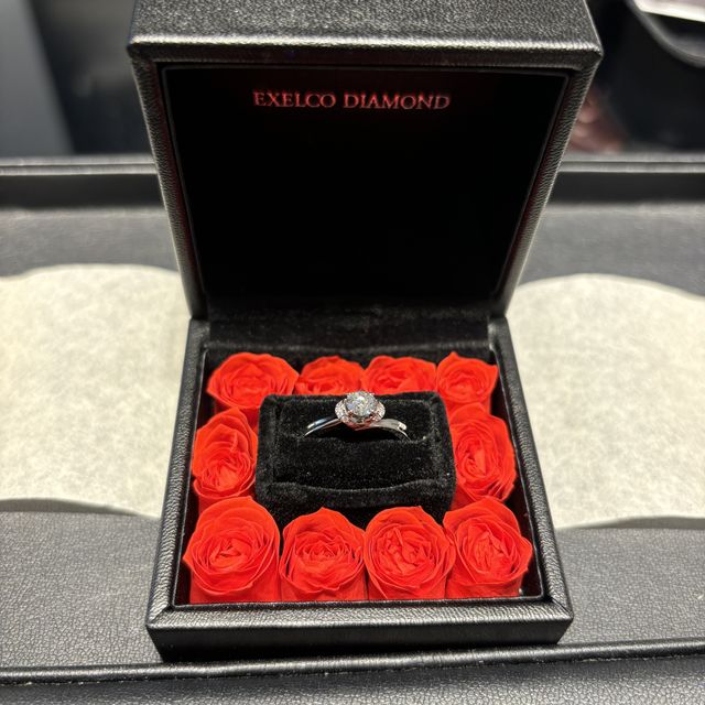 【エクセルコダイヤモンド(EXELCO DIAMOND)の口コミ】 指輪のデザインが細かくてとても綺麗なところと同世代の他の人と同じにな…
