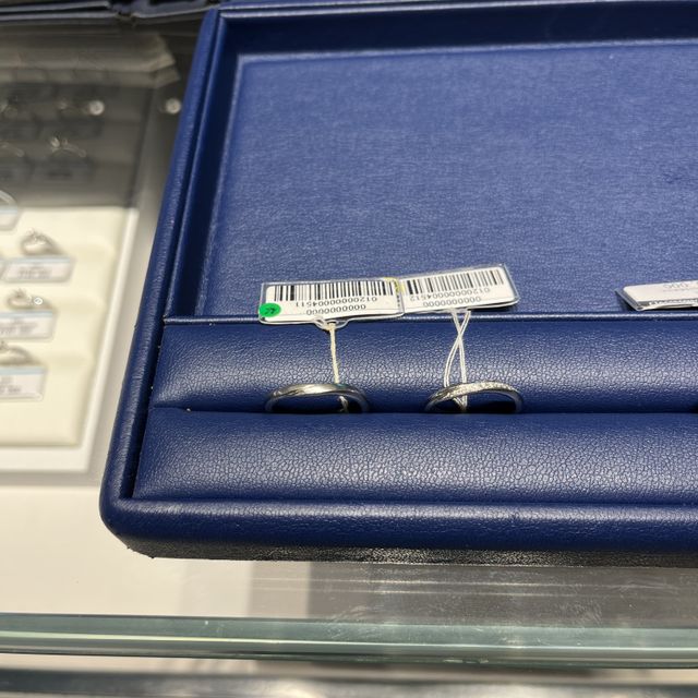 【銀座ダイヤモンドシライシの口コミ】 ゆるめのv字デザインが手によく馴染んだため。指につけると、相手側にはプ…