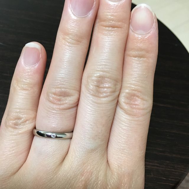 【エクセルコダイヤモンド(EXELCO DIAMOND)の口コミ】 シンプルなものがよかった。ただ、女性らしく少し輝きも欲しかったので、…