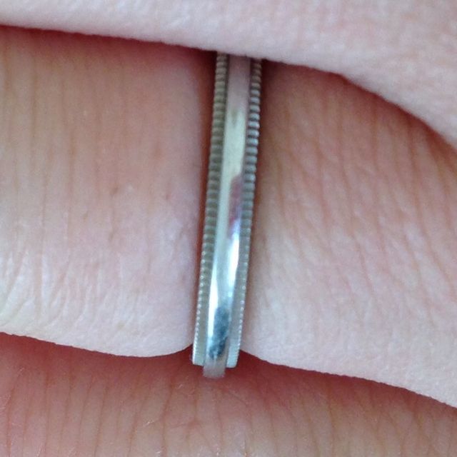 【ティファニー(Tiffany & Co.)の口コミ】 もう1タイプ、細いタイプと悩んでいて、婚約指輪は決まっていたので、重ね…