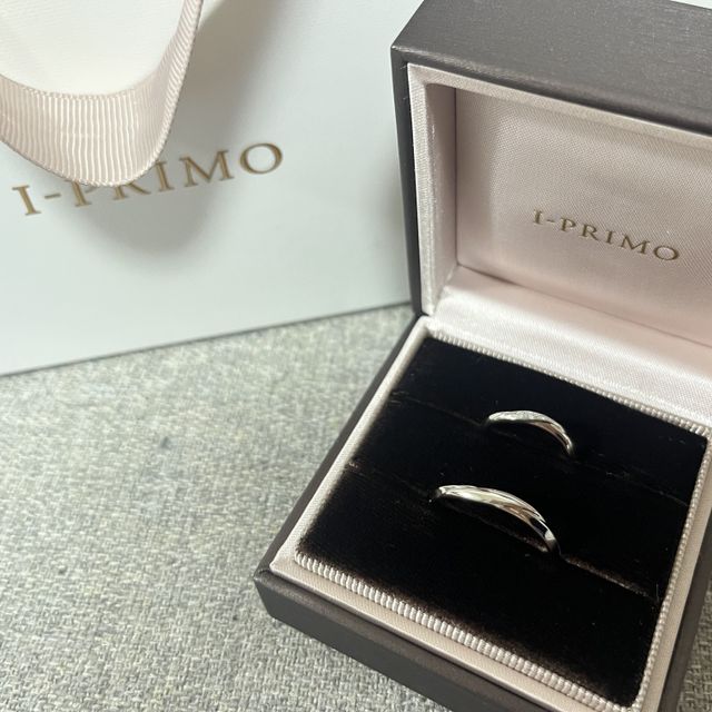 【アイプリモ(I-PRIMO)の口コミ】 指が綺麗に見えるウェーブタイプです。新郎用はトップの立体感とエッジラ…
