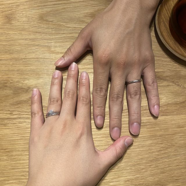 【トリニティ(Trinity)の口コミ】 女性側の指輪は、派手すぎないけどシンプルすぎない、特別な日にも日常使…