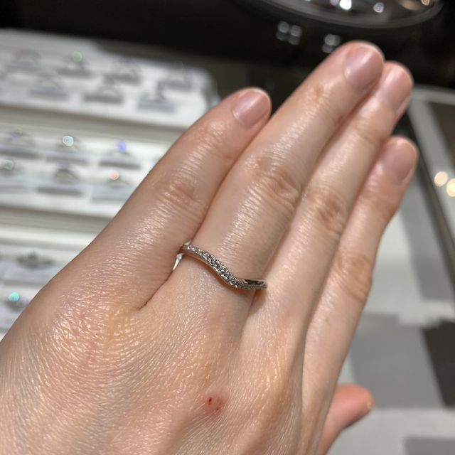 【ラザール ダイヤモンド(LAZARE DIAMOND)の口コミ】 骨格ウェーブのため、柔らかいウェーブでダイヤモンドが散りばめられてい…