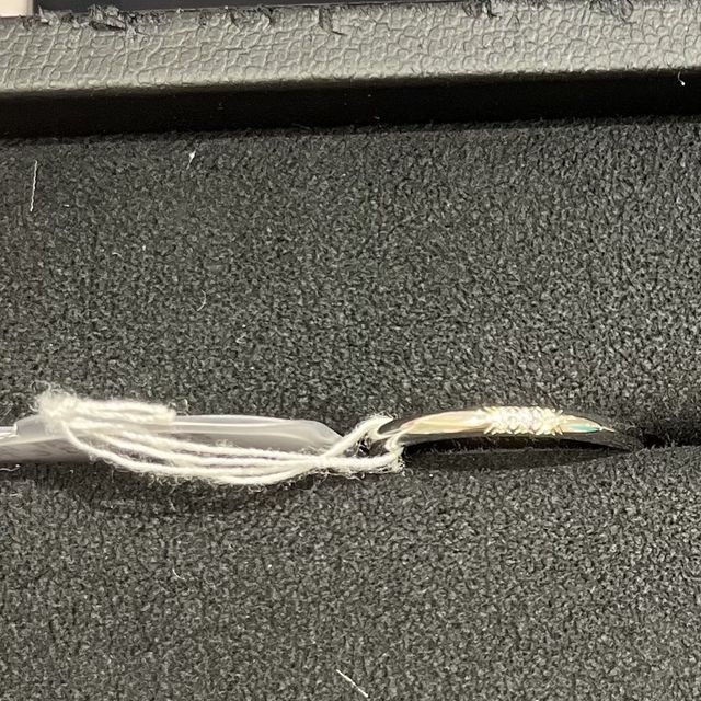 【ティファニー(Tiffany & Co.)の口コミ】 細目のストレートタイプの指輪にダイヤモンドが3石ついたシンプルなデザイ…