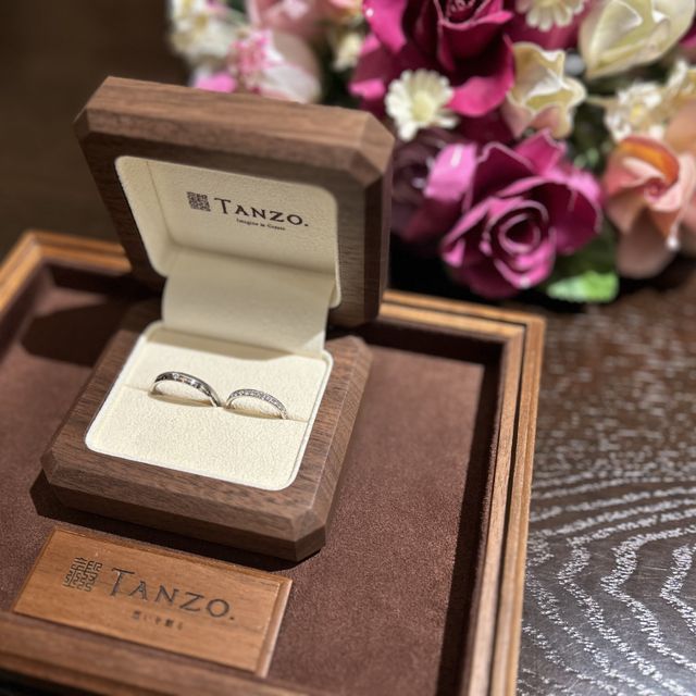 【TANZO.(鍛造指輪)の口コミ】 私のデザインはハーフエタニティリングにしました。
写真でみているのと実…