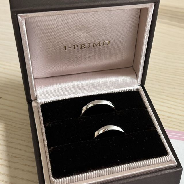 【アイプリモ(I-PRIMO)の口コミ】 よくある斜めのデザインですが、一部ではなく全周に入っているので正面が…