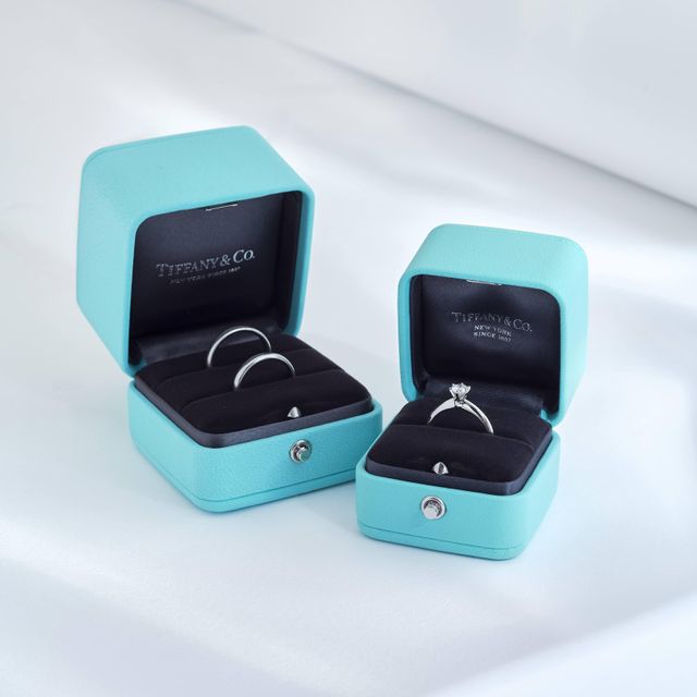 【ティファニー(Tiffany & Co.)の口コミ】 婚約指輪が同じブランドだったため、重ね付けのしやすさや飽きのこないデ…