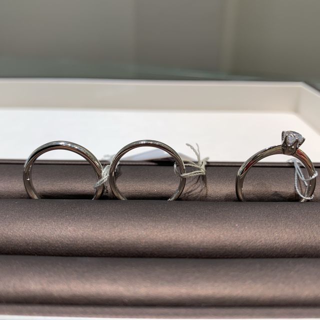 【アイプリモ(I-PRIMO)の口コミ】 飽きのこないシンプルなデザイン、婚約指輪と重ね付けが可能なデザインの2…