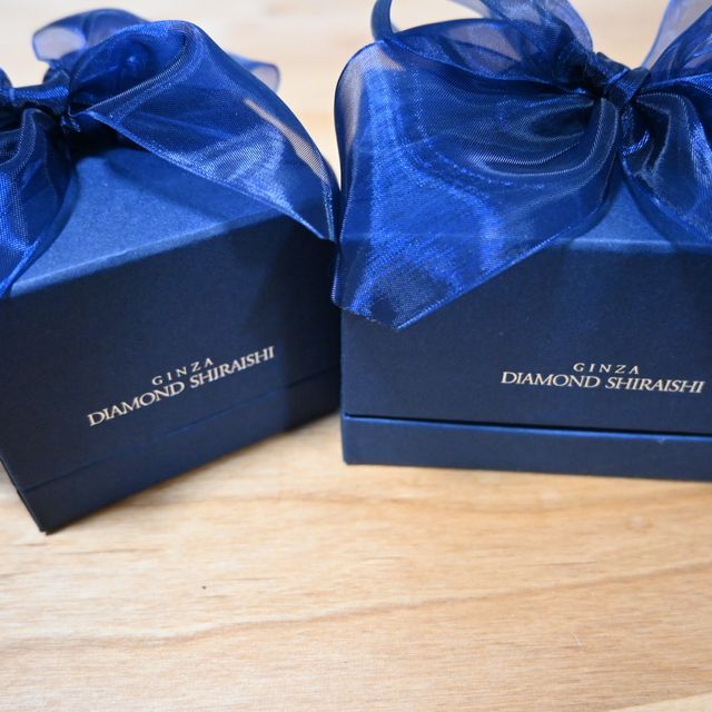 【銀座ダイヤモンドシライシの口コミ】 キラキラしたものが好きなので、
ハーフエタニティがいいな
でも職場にも…