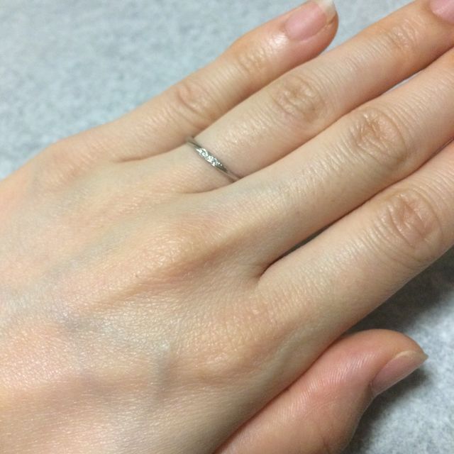 【Love Bond(ラブボンド)の口コミ】 リングは細めの物を探してて試着した時にとても指馴染みが良かったのと、…