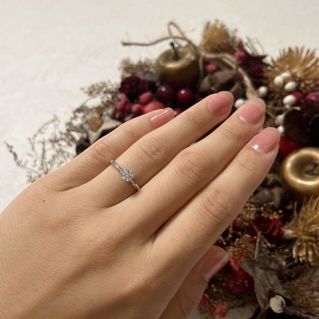 【俄(にわか)の口コミ】 キラキラしていて大粒のダイヤモンドが映えるデザインだったので、こちら…