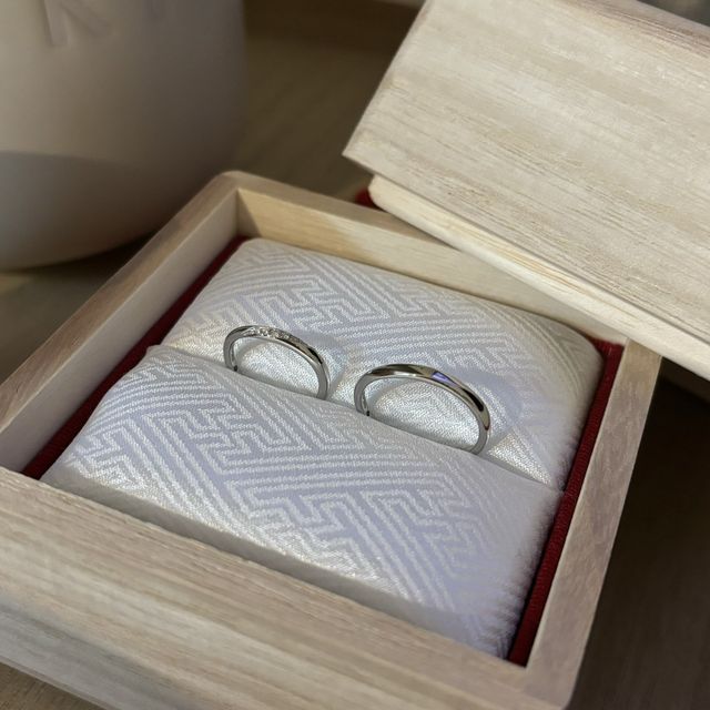 【TOMOE(トモエ)の口コミ】 柔らかいウェーブにキラキラのダイヤがついていてとても綺麗で可愛いです…