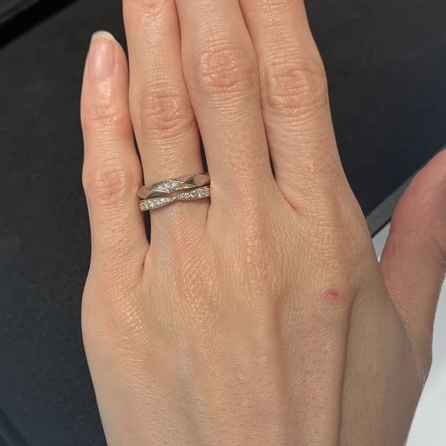 【ティファニー(Tiffany & Co.)の口コミ】 とにかくダイヤがとても綺麗でした。暗いところでもキラキラと輝いて、照…