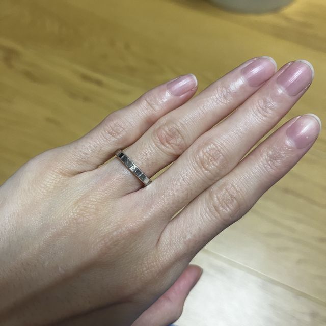 【ショパール(Chopard)の口コミ】 ショパールのアイスキューブ、真ん中にダイヤの一つついたデザインです。
…