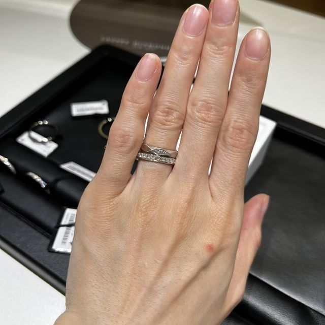 【ラザール ダイヤモンド(LAZARE DIAMOND)の口コミ】 ファセットと重ね付けできる用な結婚指輪を探して上の物を試着させてもら…