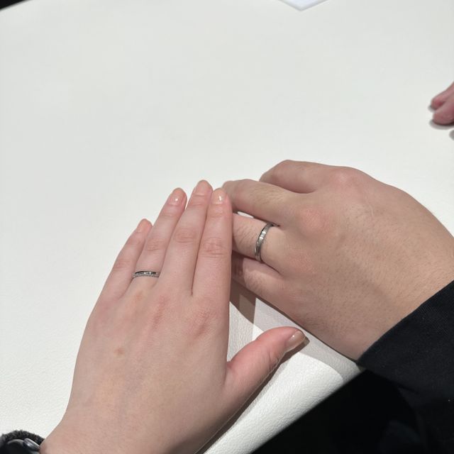 【アイプリモ(I-PRIMO)の口コミ】 男性女性とデザインにペア感が強いのがよかった。
メレダイアも他店のもの…