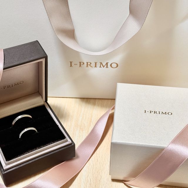 【アイプリモ(I-PRIMO)の口コミ】 男性女性とデザインにペア感が強いのがよかった。
メレダイアも他店のもの…