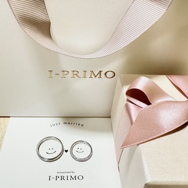 【アイプリモ(I-PRIMO)の口コミ】 男性女性とデザインにペア感が強いのがよかった。
メレダイアも他店のもの…