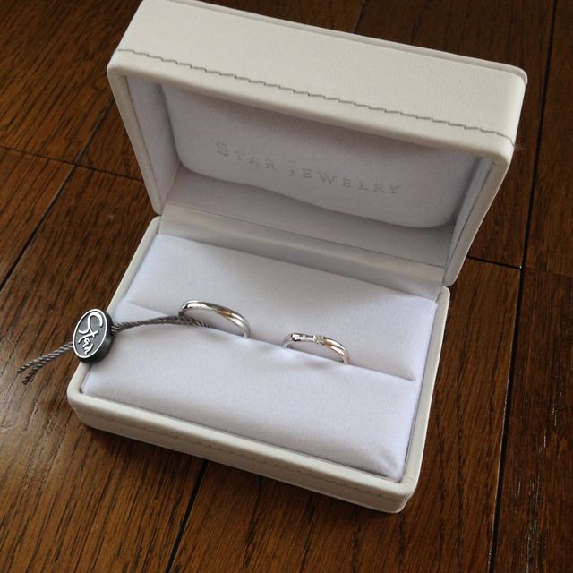 【STAR JEWELRY(スタージュエリー)の口コミ】 主人がウェーブのデザインがいいとの強いこだわりがあり、主人の気に入る…