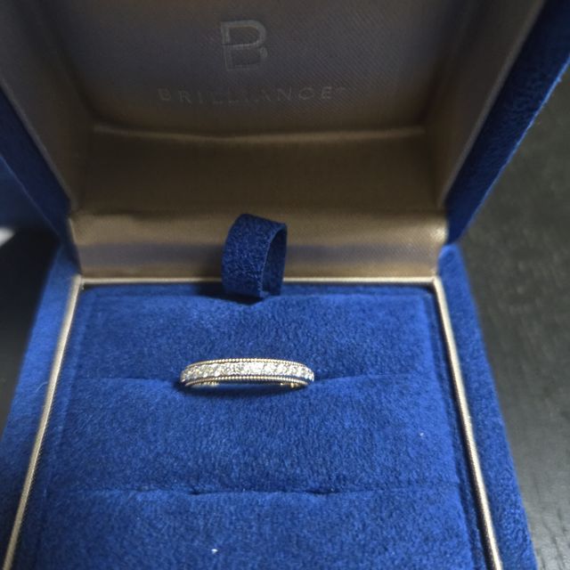 【BRILLIANCE+(ブリリアンスプラス)の口コミ】 婚約指輪とセットで購入しました。
ブランドやデザインに特にこだわりがな…