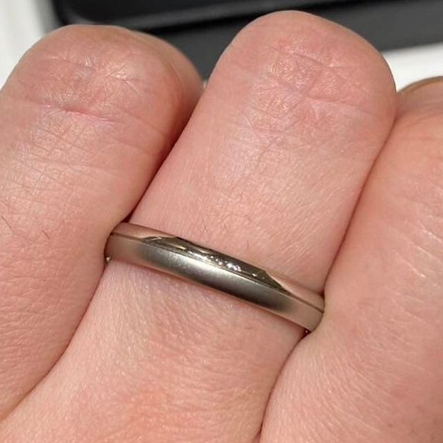 【ラザール ダイヤモンド(LAZARE DIAMOND)の口コミ】 レディース用にメレダイヤが入っており、かつマット加工も施してある、珍…