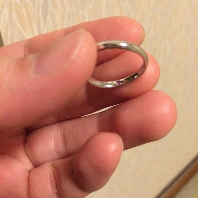 【銀座ダイヤモンドシライシの口コミ】 まずつけた感じがとても軽く、飽きのこないデザインも気に入りました。い…