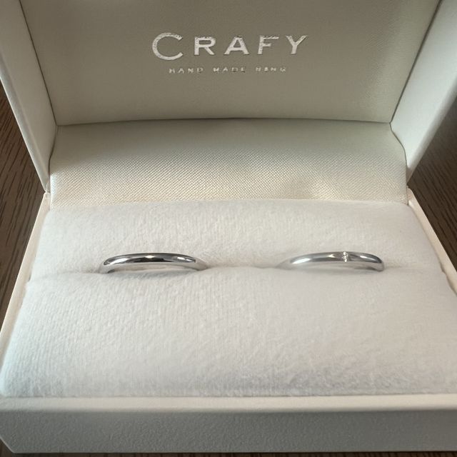 【CRAFY(クラフィ)の口コミ】 シンプルで素晴らしいです。内側にダイアモンドを入れてもらいました。文…