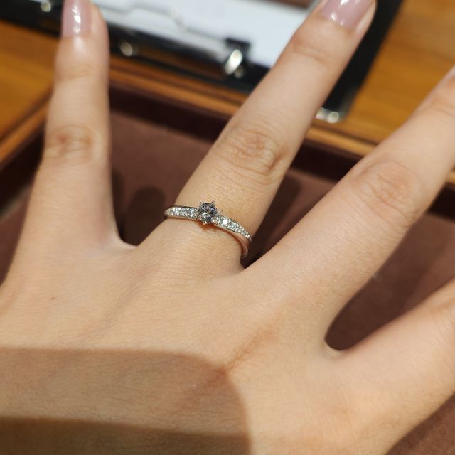 【TANZO.(鍛造指輪)の口コミ】 タンゾウ製法ということで、どこのブランドより指輪の強度があると聞き、…