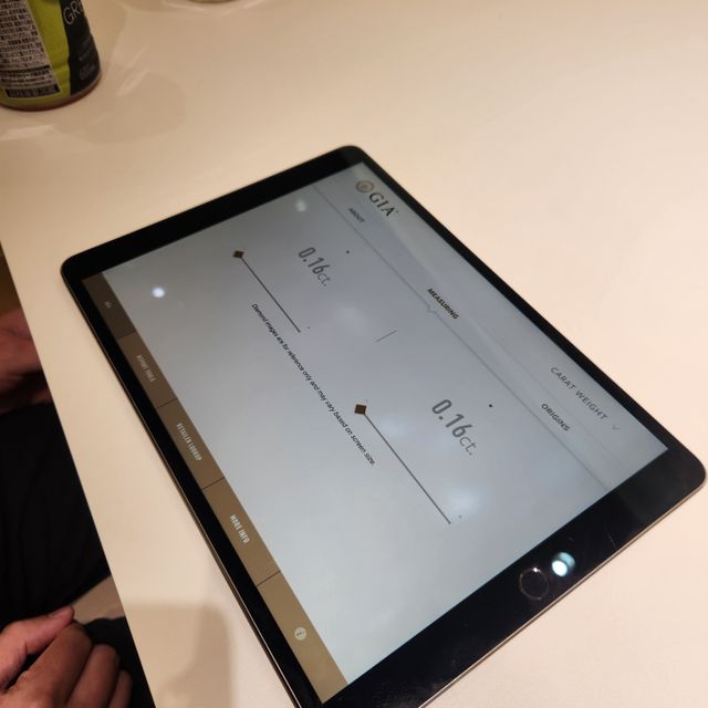 【TRECENTI(トレセンテ)の口コミ】 指輪のVのラインが可愛くて試着させてもらいました。ラインが繊細であり、…