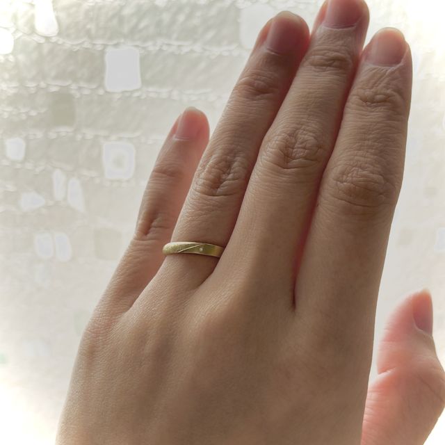 【Cayof(カヨフ)の口コミ】 フォーマットはシンプルですが、表面は2種のマットテクスチャーを使用して…