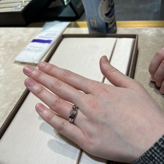 【ブルガリ(BVLGARI)の口コミ】 婚約指輪もブルガリにしたのですが、その指輪と重ね付けしたとき、結婚指…