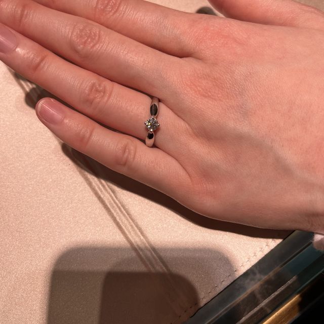 【ブルガリ(BVLGARI)の口コミ】 ブルガリで1番気になっていた指輪でした。ダイヤにかけてリングが細くなっ…