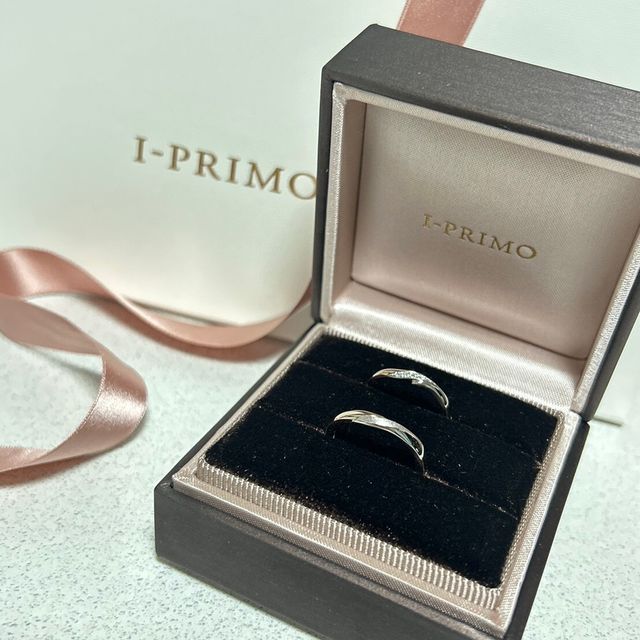 【アイプリモ(I-PRIMO)の口コミ】 この結婚指輪は、デザインがシンプルでどんな場面にも合わせやすい点が気…