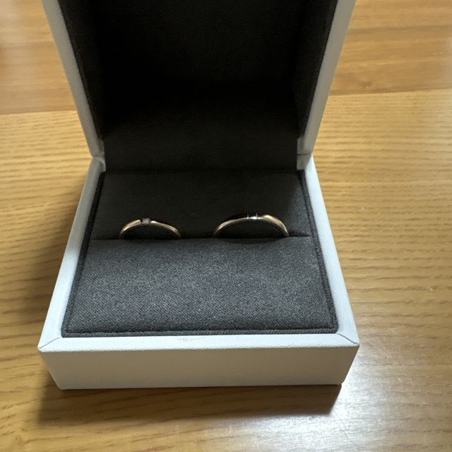 【Galopine & Galopin(ガロピーネガロパン)の口コミ】 シンプルで40才過ぎの私でも派手でなく気に入りました。ダイヤも主張し過…