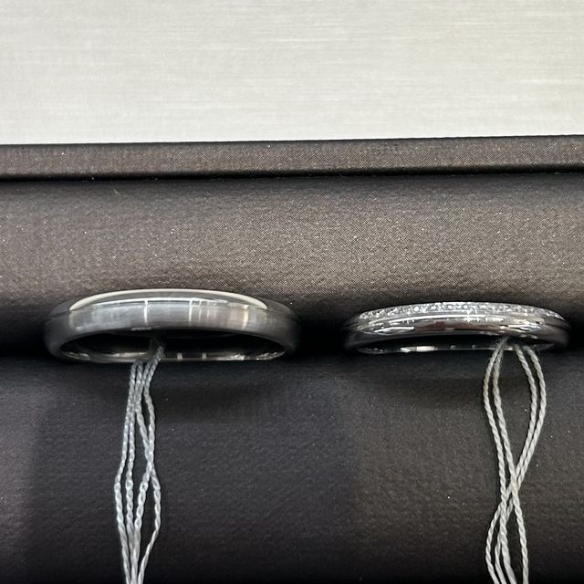 【アイプリモ(I-PRIMO)の口コミ】 デザイン性のあるストレートラインの指輪を探していて、こちらが目に留ま…