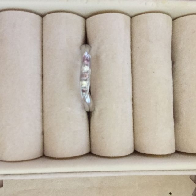 【MILK&Strawberry(ミルクアンドストロベリー)の口コミ】 結婚指輪購入前にすでに買っていた婚約指輪（別ブランド）のカーブとぴっ…