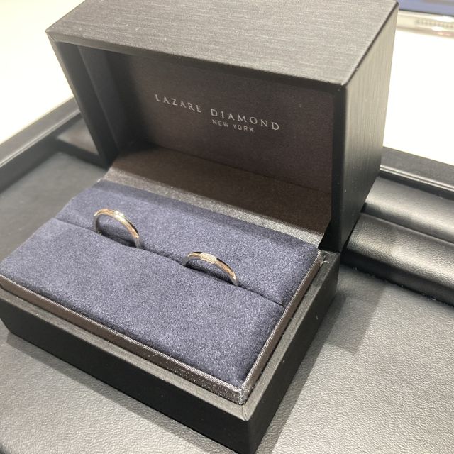 【ラザール ダイヤモンド(LAZARE DIAMOND)の口コミ】 結婚指輪を選びました。サイドにもダイヤが入っているデザインが気に入り…