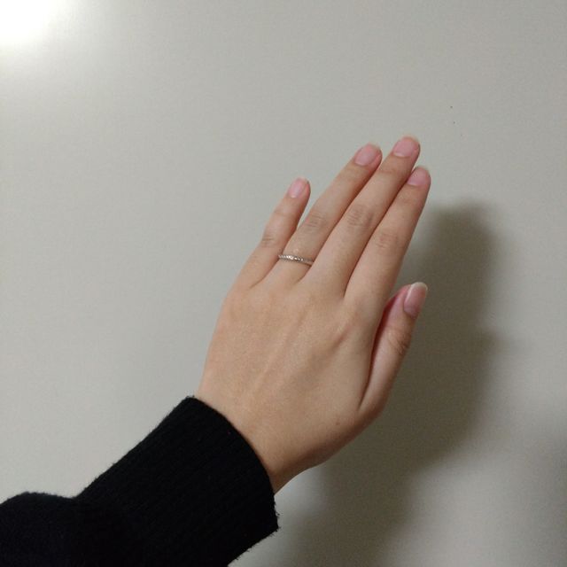 【ENUOVE(イノーヴェ)の口コミ】 綺麗なウェーブの形で、指を綺麗に見せてくれると感じました。ダイヤモン…