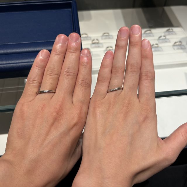 【銀座ダイヤモンドシライシの口コミ】 結婚指輪は常に身につけるものなので、あまりゴツゴツとしていないつけて…