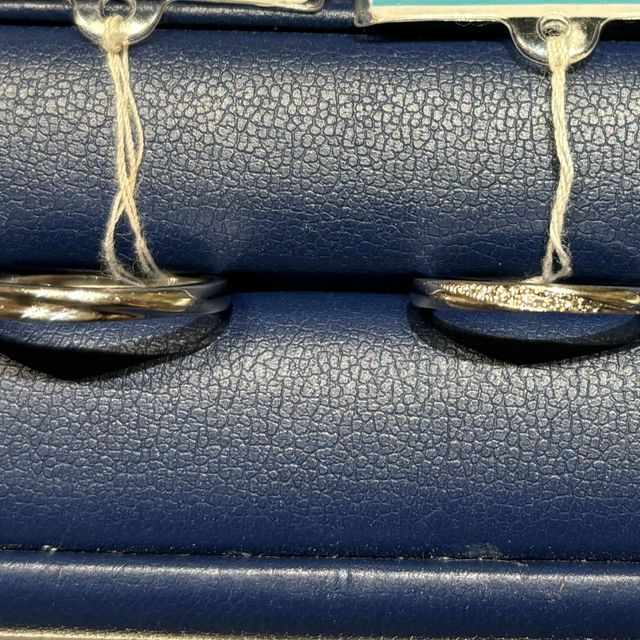 【銀座ダイヤモンドシライシの口コミ】 結婚指輪は常に身につけるものなので、あまりゴツゴツとしていないつけて…