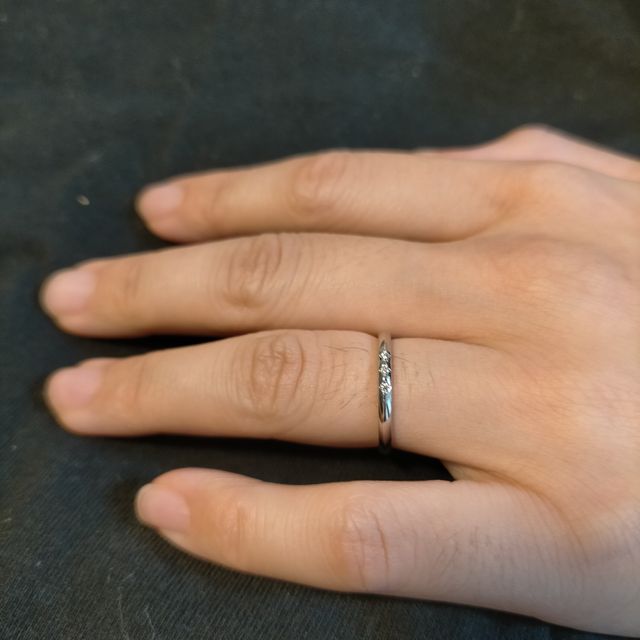 【Flowaves(フロウェーブス)の口コミ】 シンプルで普段使いにちょうど良いデザインです。HPで検索したときは候補…