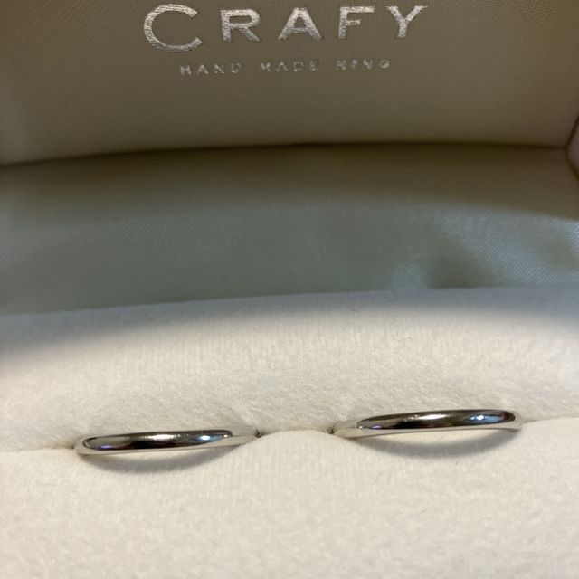 【CRAFY(クラフィ)の口コミ】 同じダイアモンドを二つに分けたというところが素敵だなと思いました。
内…