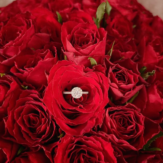 【ラザール ダイヤモンド(LAZARE DIAMOND)の口コミ】 まず、なんと言ってもダイヤモンドの輝きが素晴らしいです。
私はこだわり…