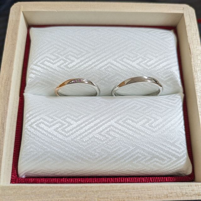 【TOMOE(トモエ)の口コミ】 指輪のデザインがとても良く、普段使いできる所が良いです。
指輪の付け心…