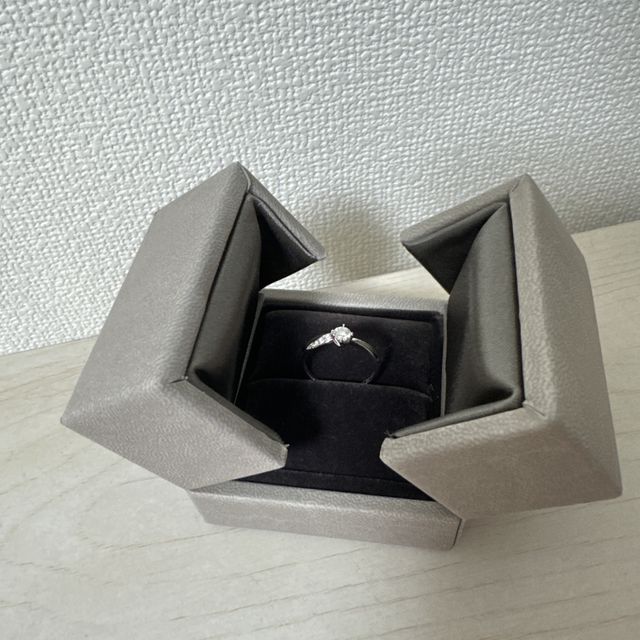 【アイプリモ(I-PRIMO)の口コミ】 少しウェーブが入っており、着用した時に指が綺麗に見える点が気に入りま…