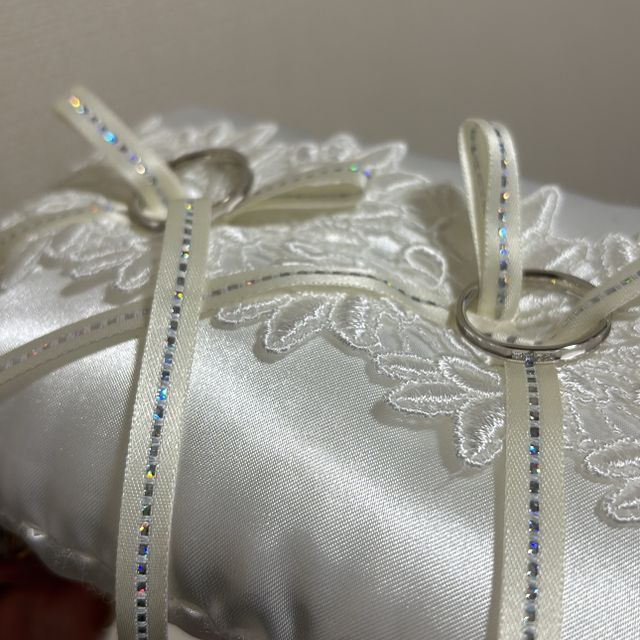 【PILOT BRIDAL(パイロットブライダル)の口コミ】 素材はP t999で純度が高く金属アレルギーでも安心して着けられます。
2人…