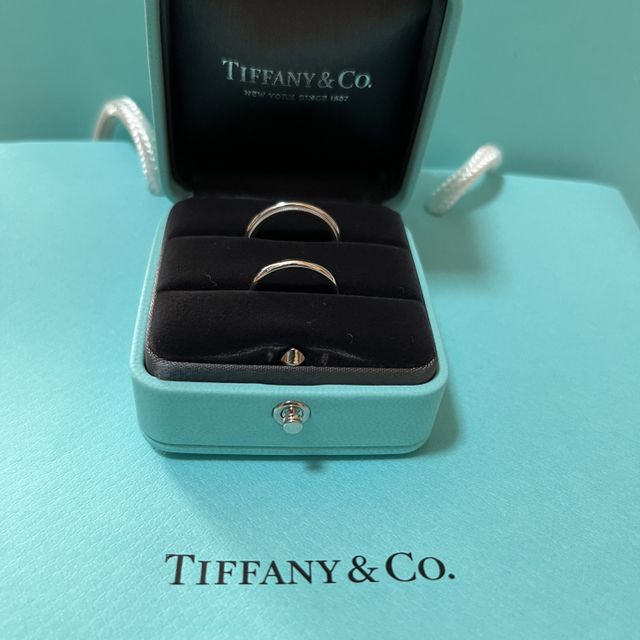 【ティファニー(Tiffany & Co.)の口コミ】 プラチナの割合が高く傷みにくいです。
デザインも豊富で、文字を入れる場…