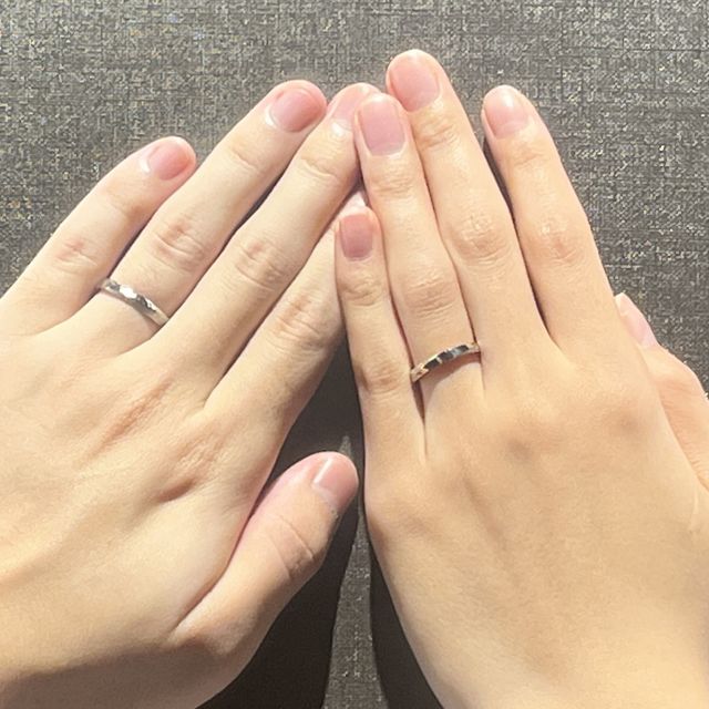 【TANZO.(鍛造指輪)の口コミ】 基礎となる形・表面加工など、参考デザインがいくつかありながら、その組…