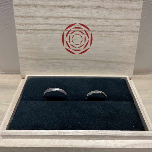 【出雲結(いずもゆい)の口コミ】 指輪はシンプルで流行り廃りのないようなデザインになっています。女性用…