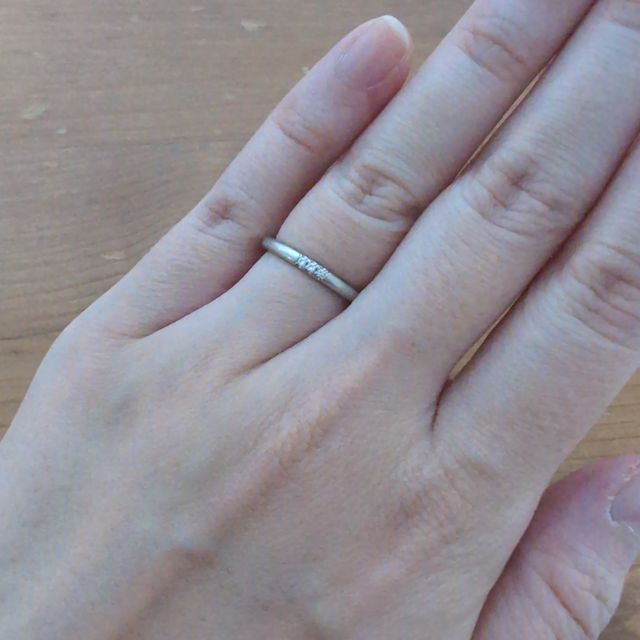 【ティファニー(Tiffany & Co.)の口コミ】 他の指輪に比べて細身でスッキリしたデザインのため、指も心なしかすらっ…